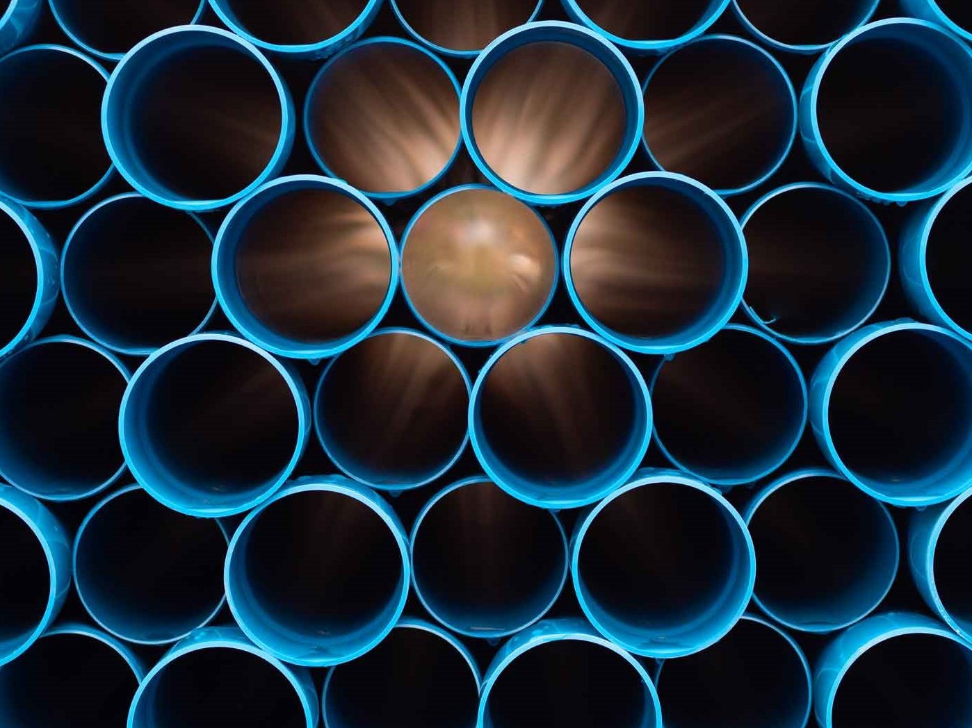 Mehrere Rohre aufeinandergestapelt