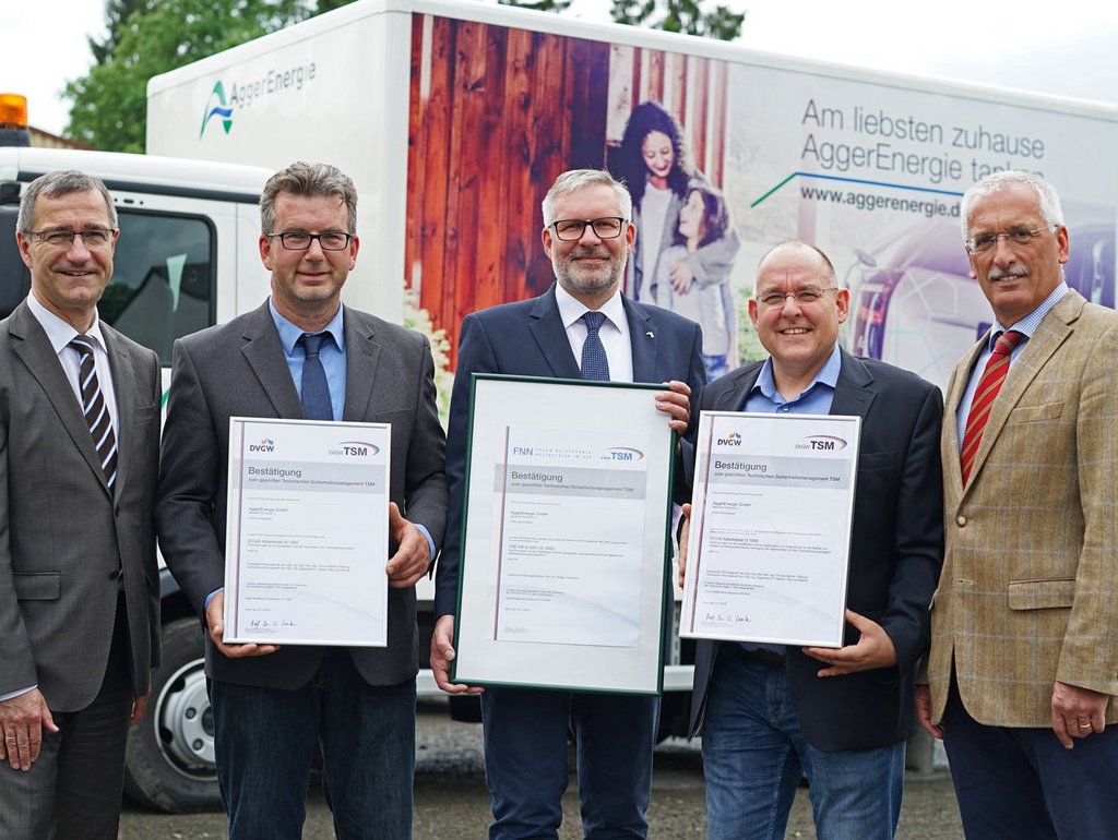Überreichung eines Zertifikates an AggerEnergie