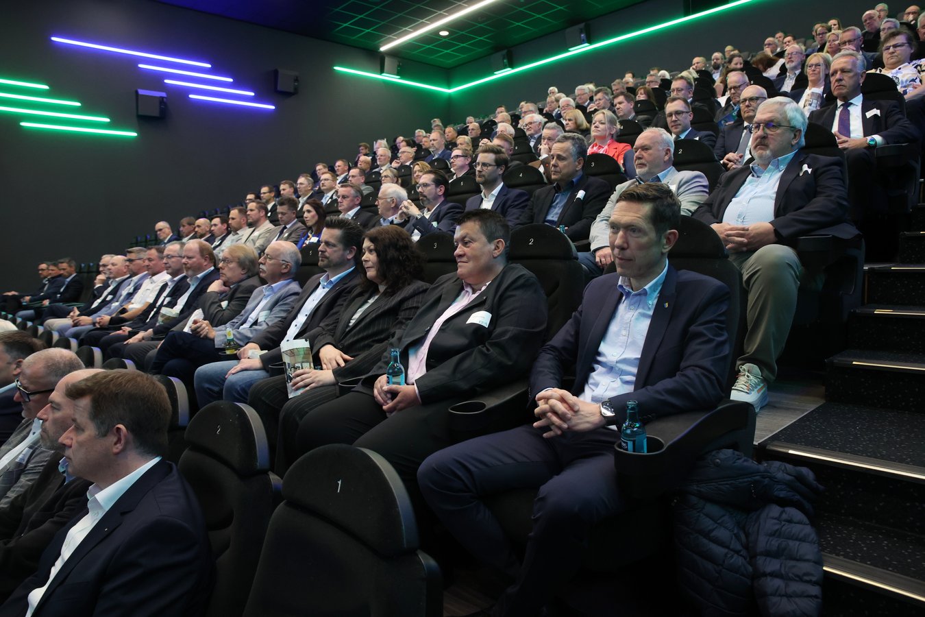 Publikum der Matinee im Kino 