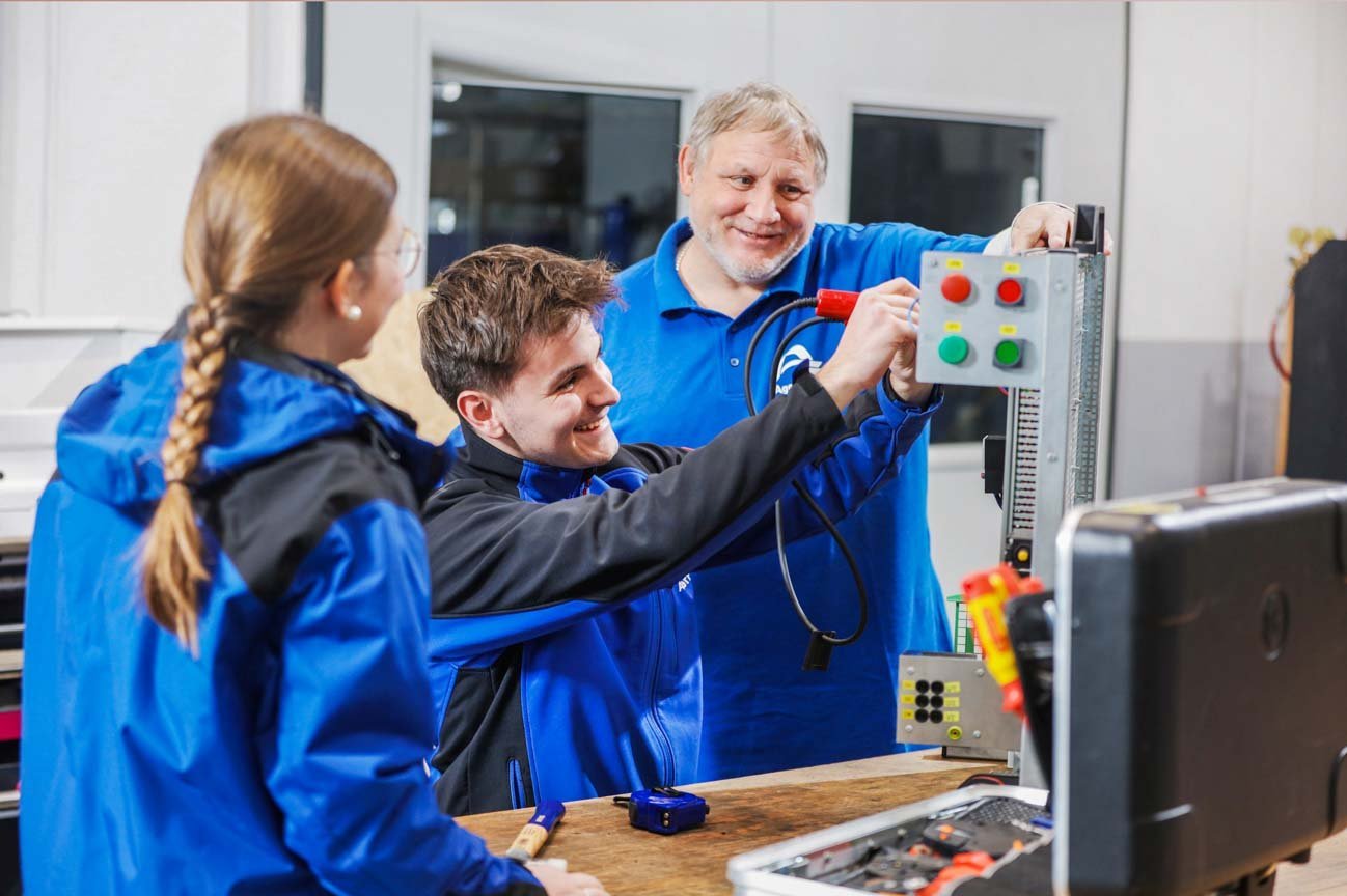 Unsere Azubis mit unserem gewerblichen Ausbildungsleiter