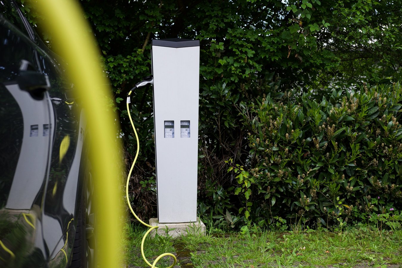 Eine E-Ladesäule auf dem Gelände der Firma ILME