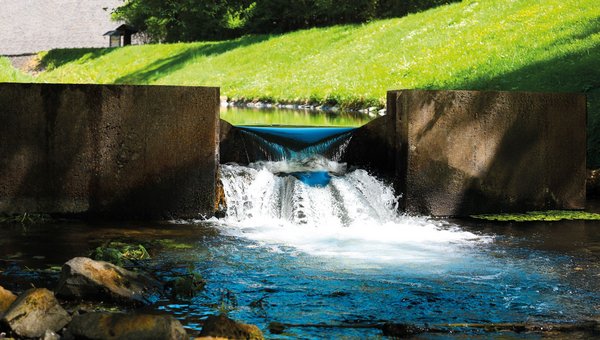 ein kleiner Wasserfall an unserem Wasserkraftwerk