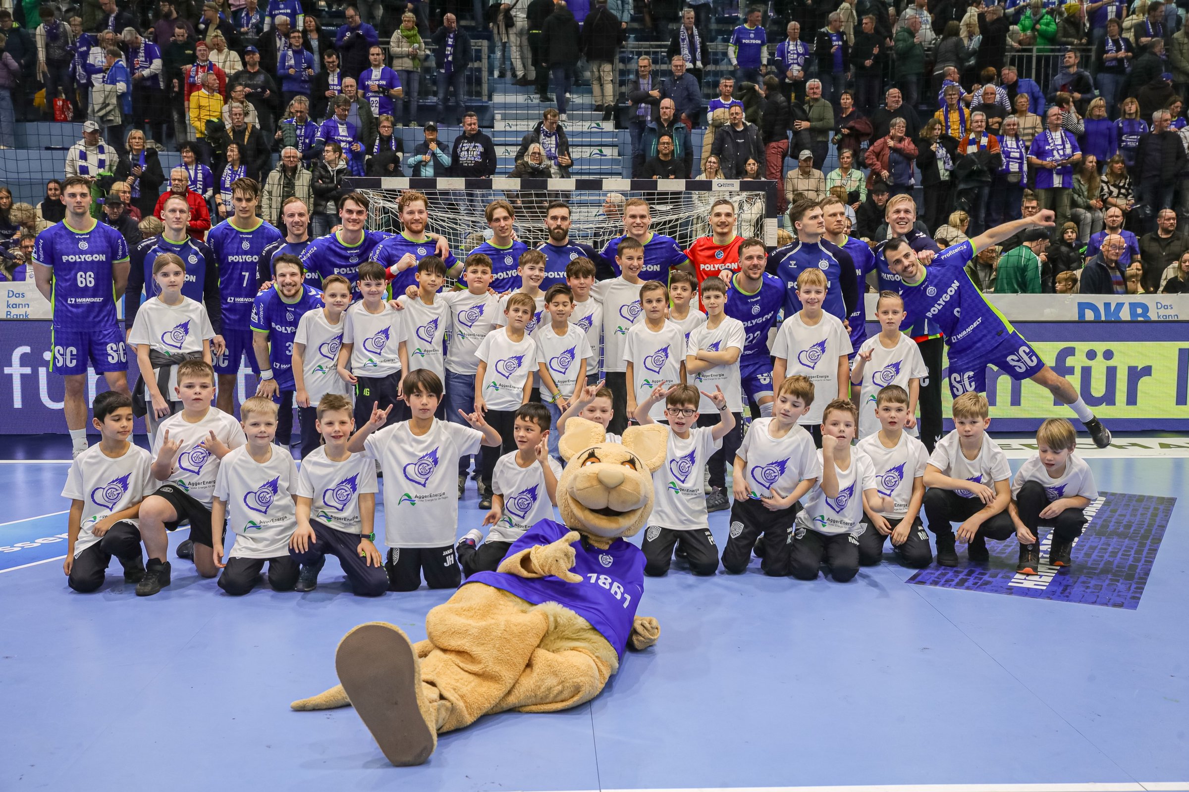 Einlaufkinder mit dem VfL Gummersbach und Gummi